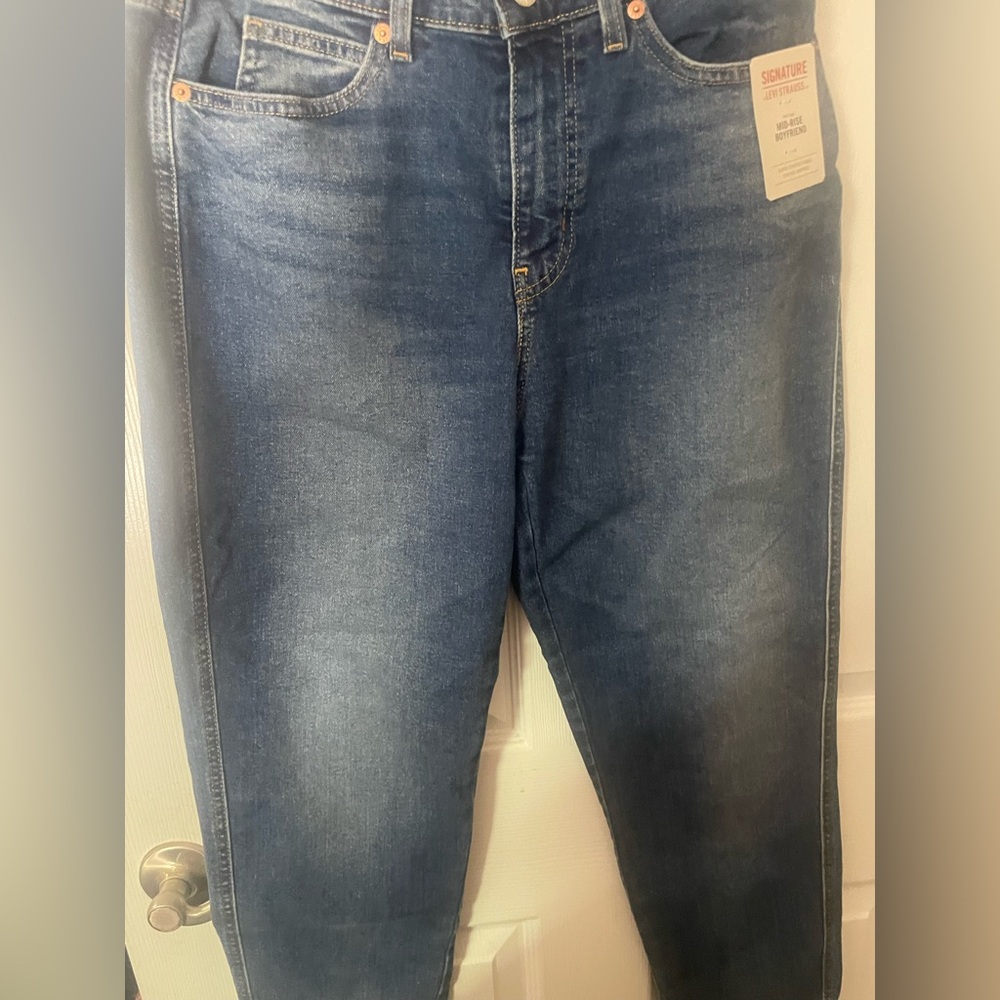 NWT Signature by Levi Strauss Mid Rise Boyfriend Jeans Women’s W28 Cropped Denim